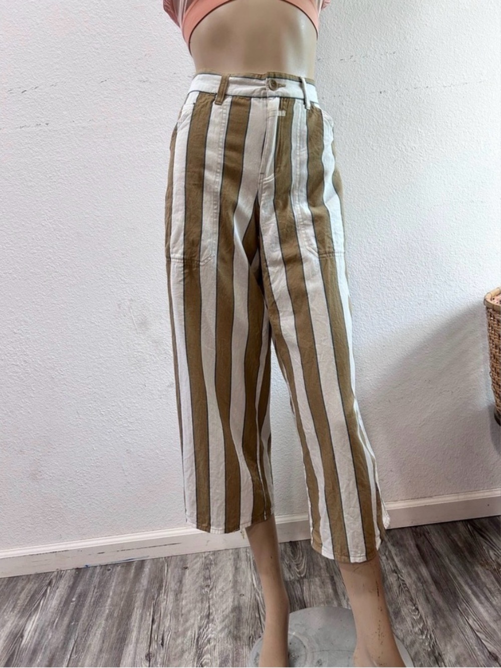 CLOSED High-Rise Striped Cropped Pants in White & Tan